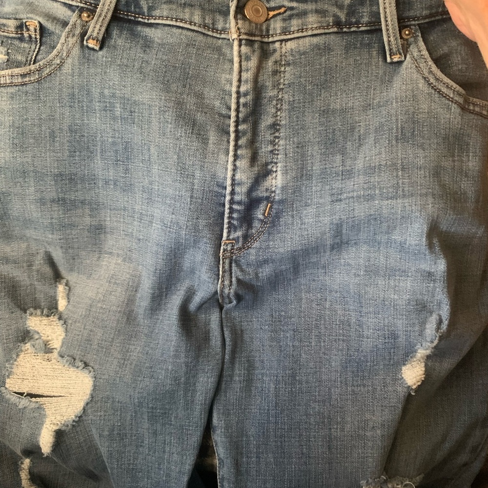 Women’s PlusSize 20 Distressed Levi’s